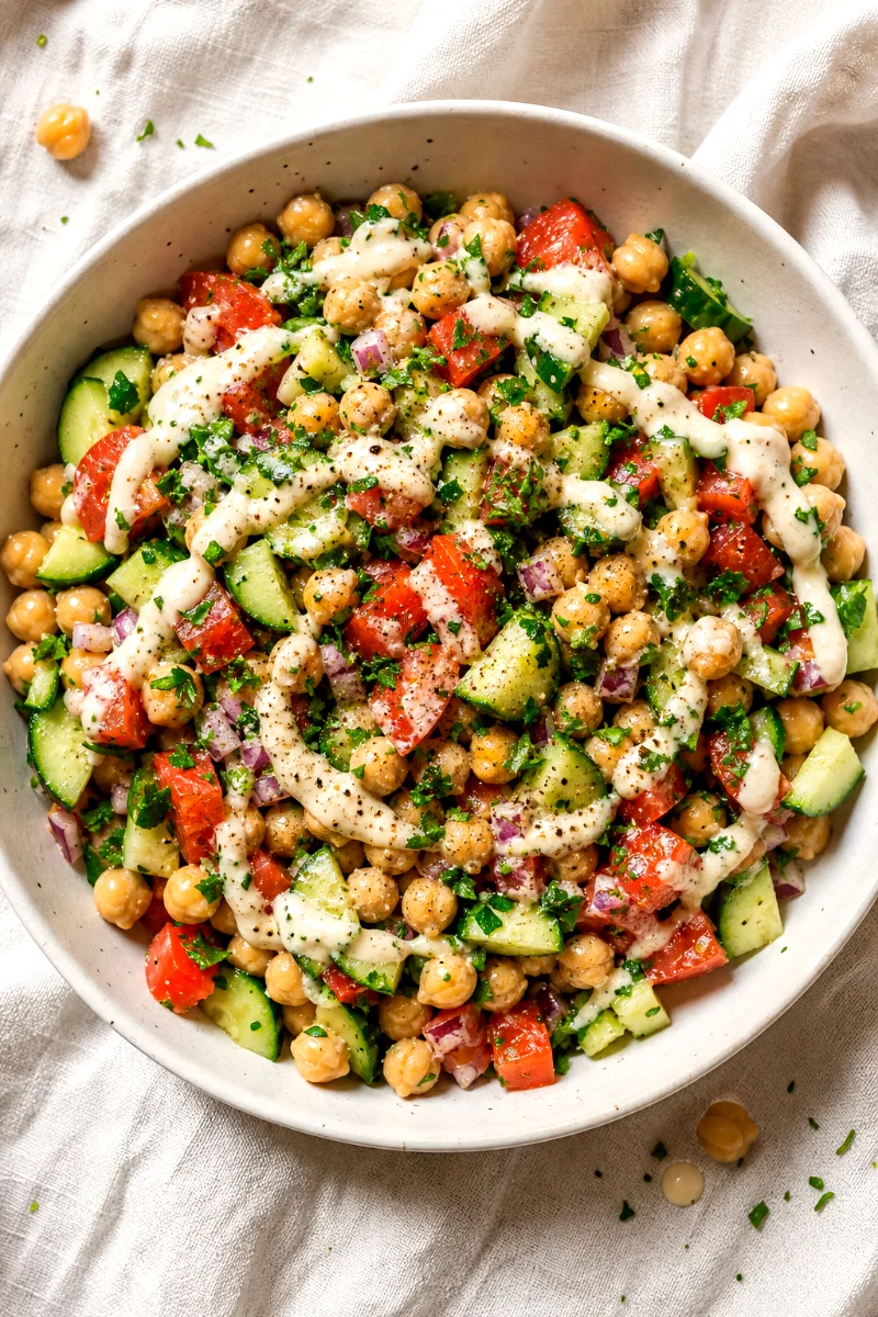 chickpea-mediterranean-salad-close-up