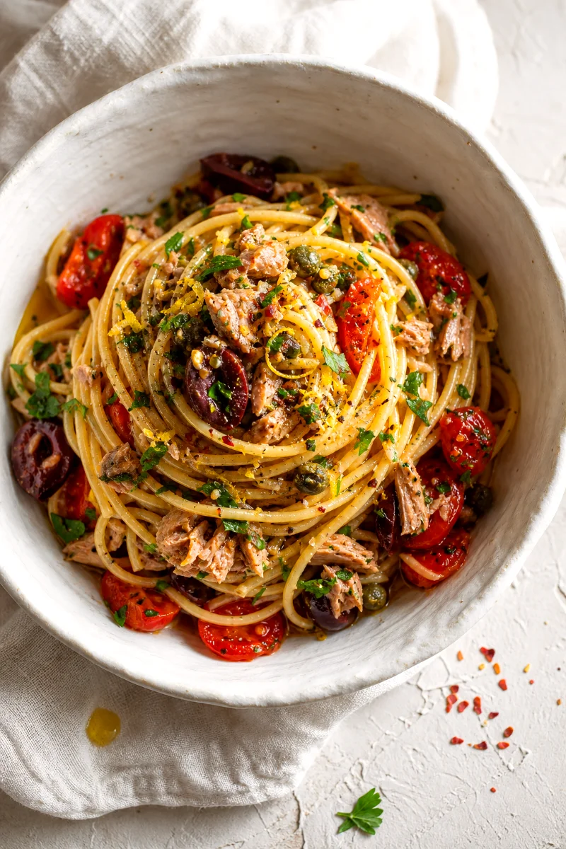 mediterranean-tuna-pasta-close-up-top-down