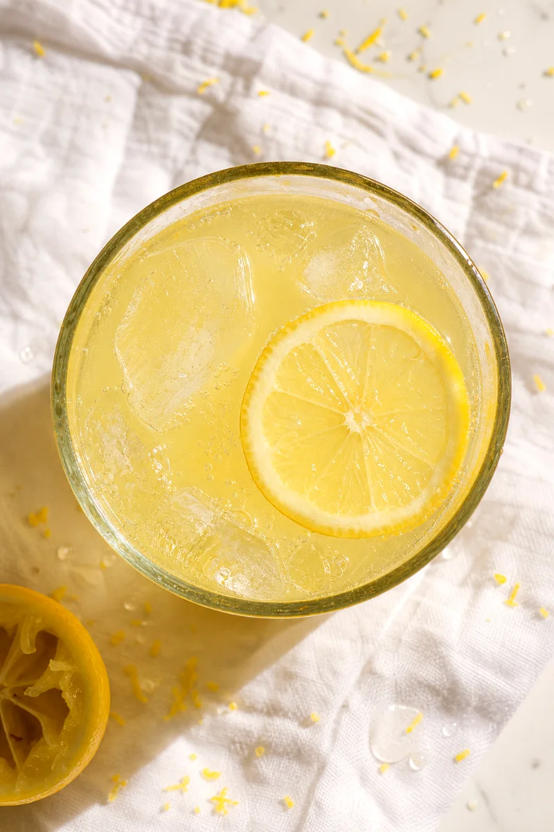 classic-homemade-lemonade-food-shot