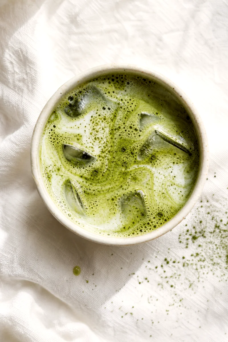 iced-matcha-latte-closeup