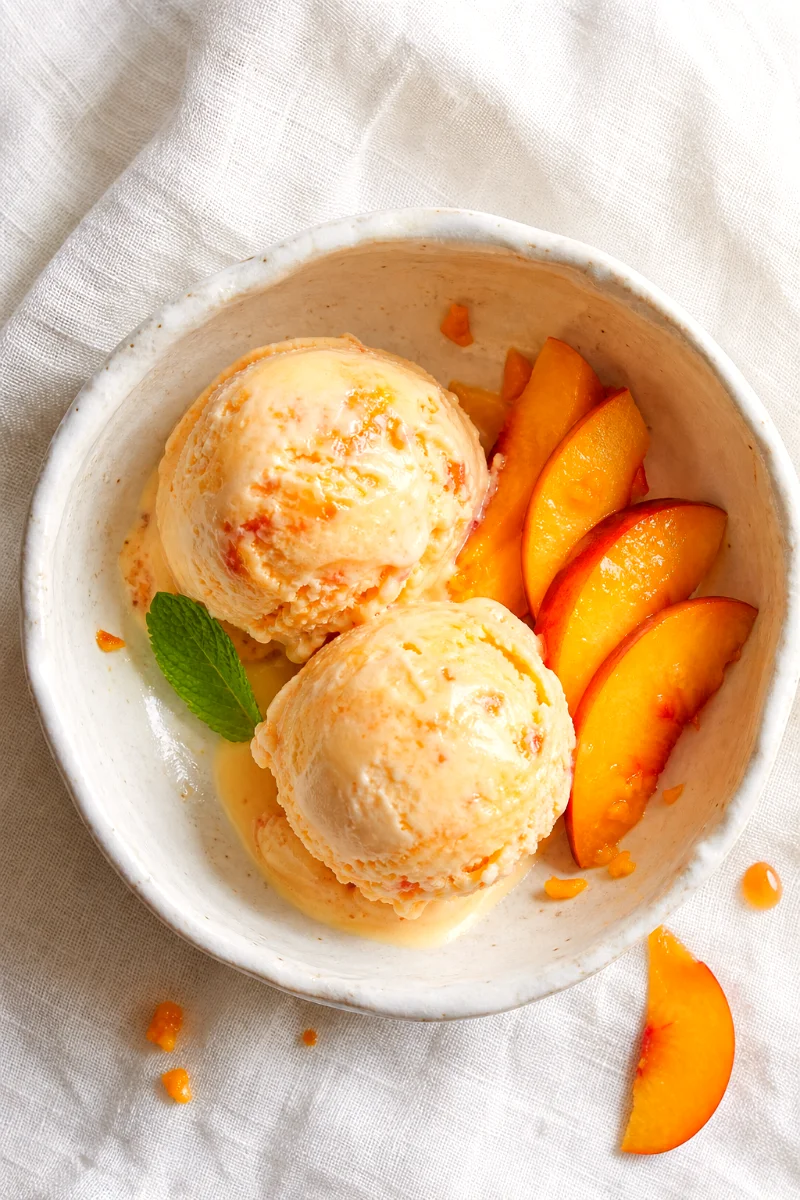 no-churn-peach-ice-cream-top-down-close-up