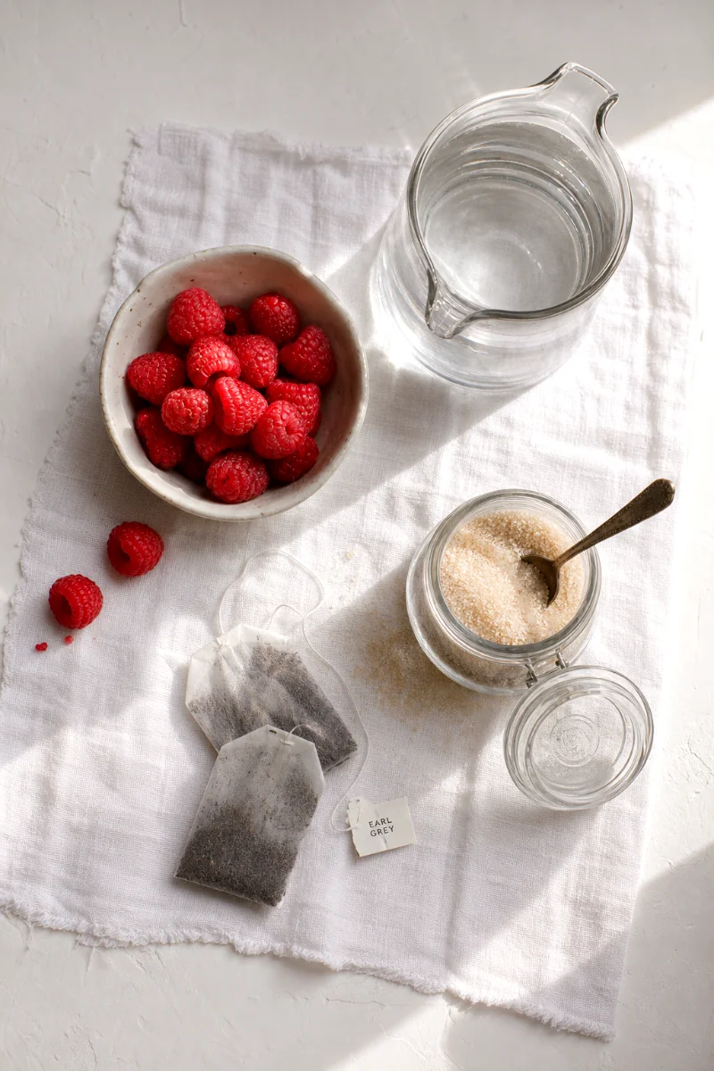 raspberry-iced-tea-ingredients-flat-lay