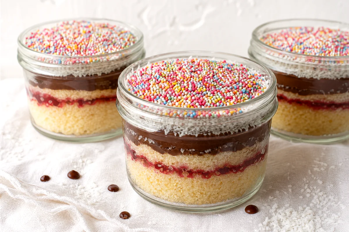 lamington-dot-cake-cups-featured