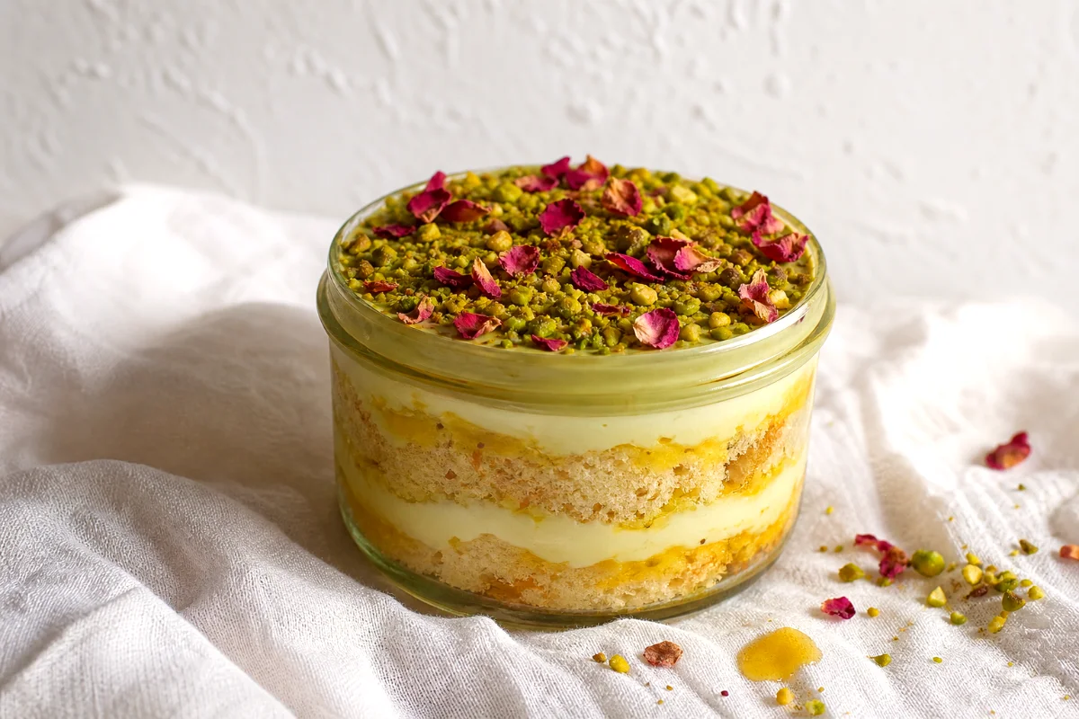 persian-love-dot-cake-featured