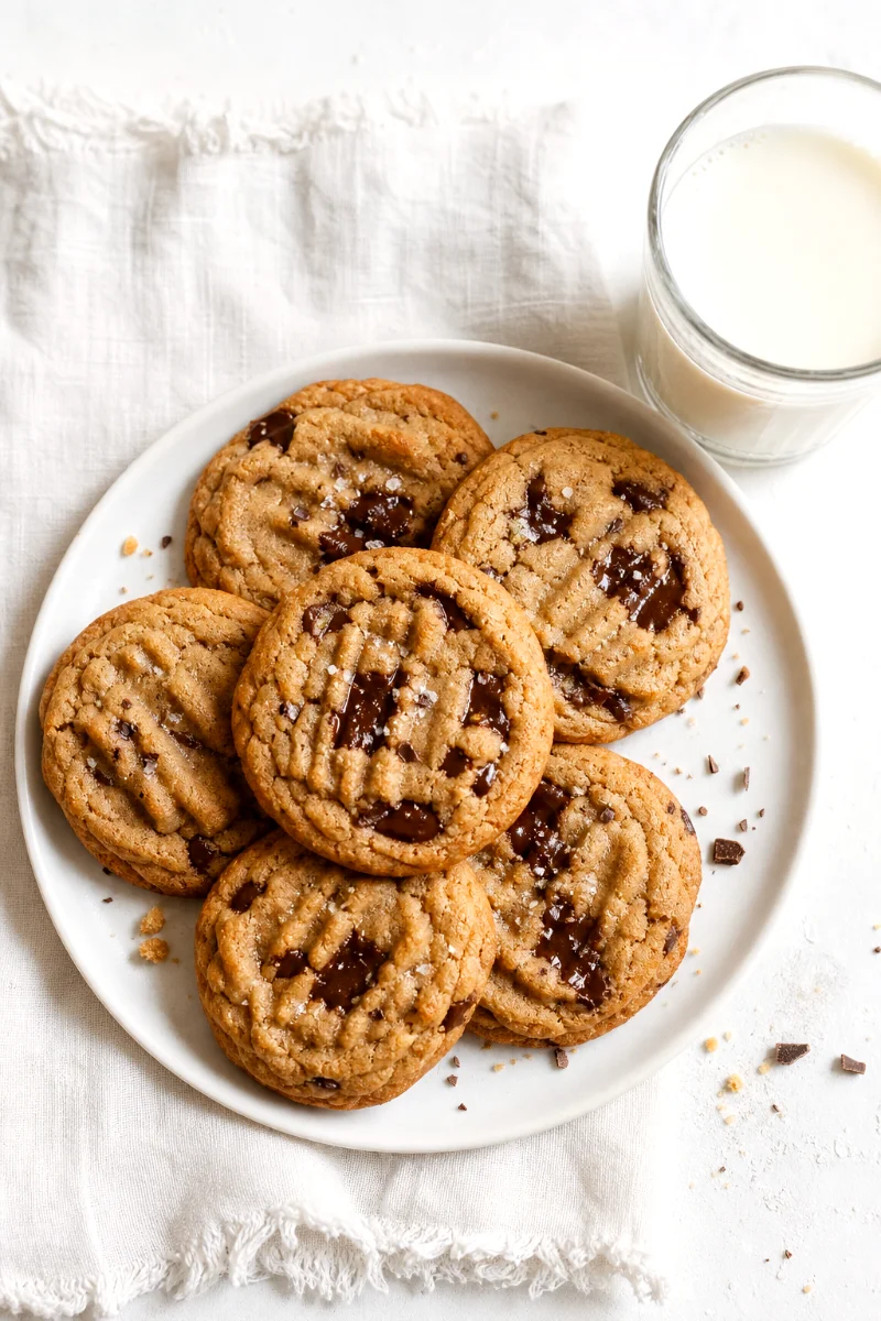 peanut-butter-chocolate-chip-cookies-food-shot