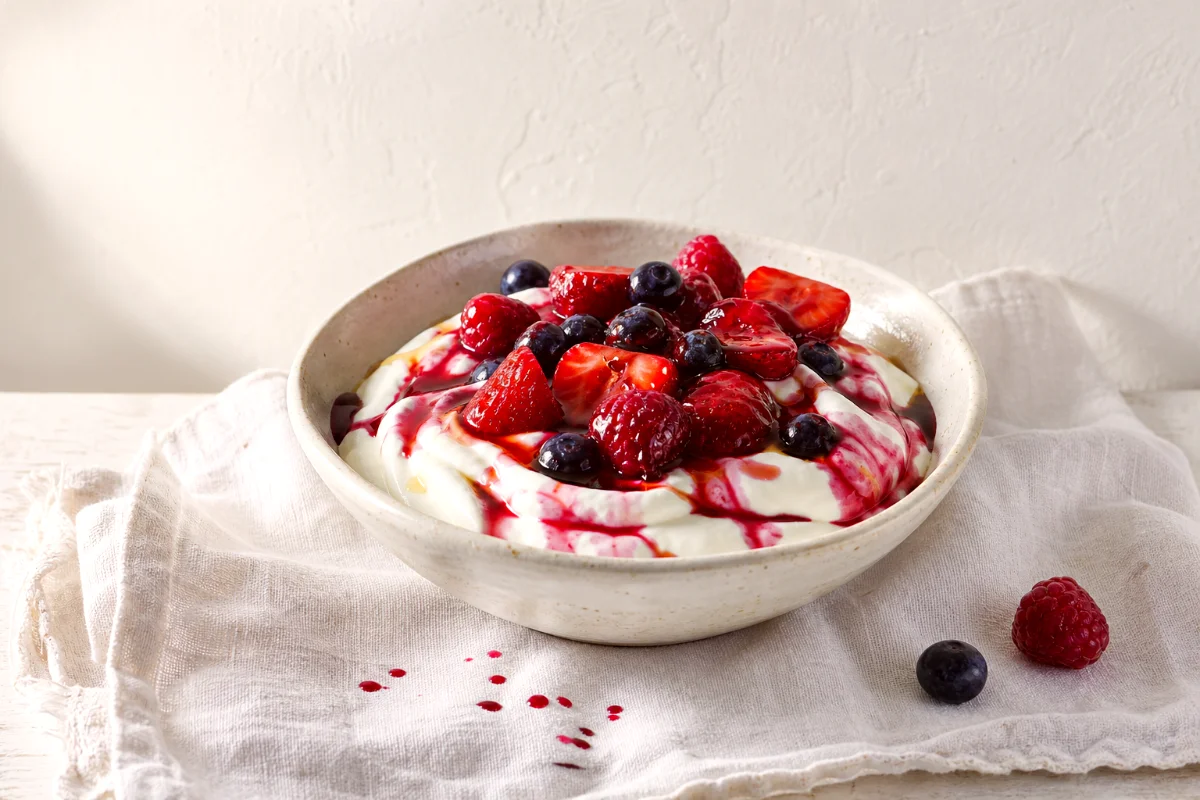 balsamic-berries-honey-yogurt-bowl