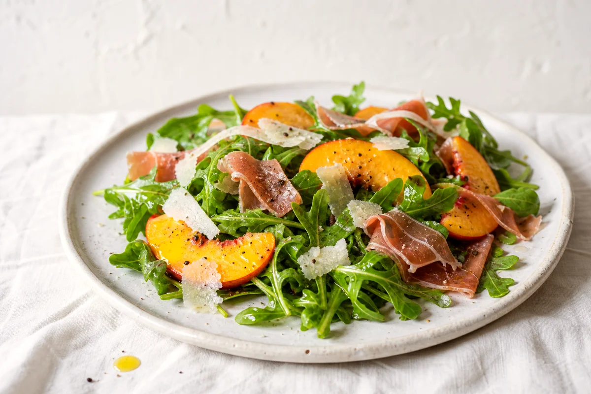 peach-arugula-salad-prosciutto
