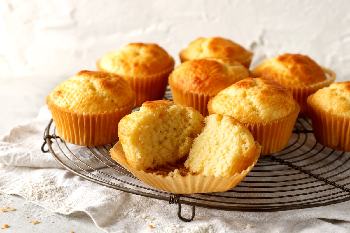 vanilla-protein-greek-yogurt-muffins