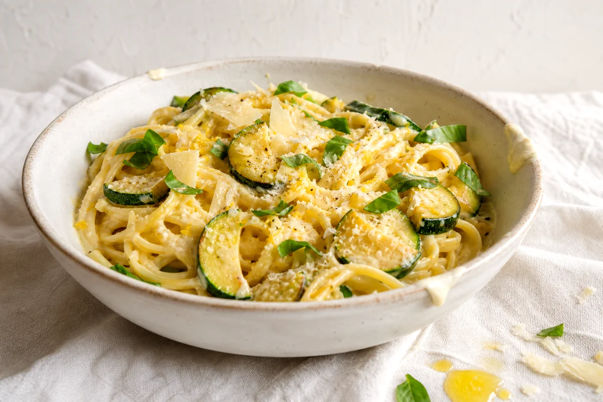 creamy-lemon-parmesan-zucchini-pasta-featured