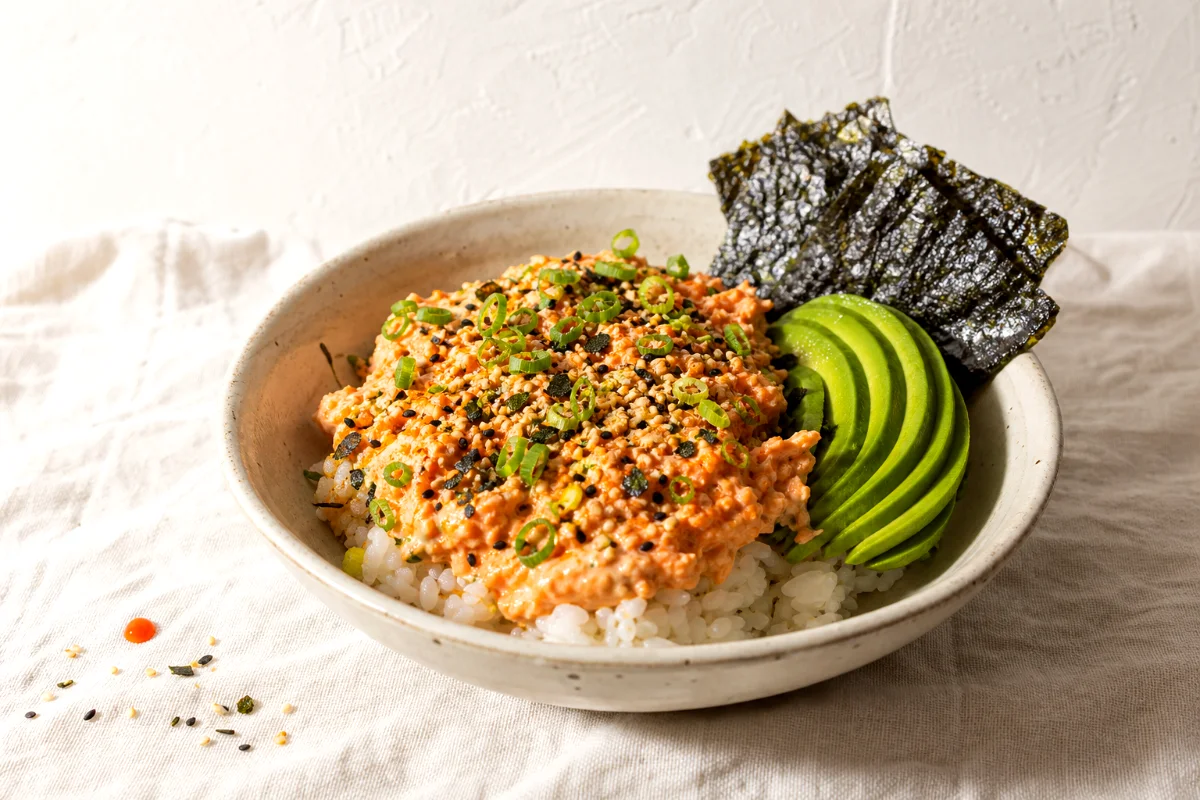 spicy-salmon-sushi-bake-featured