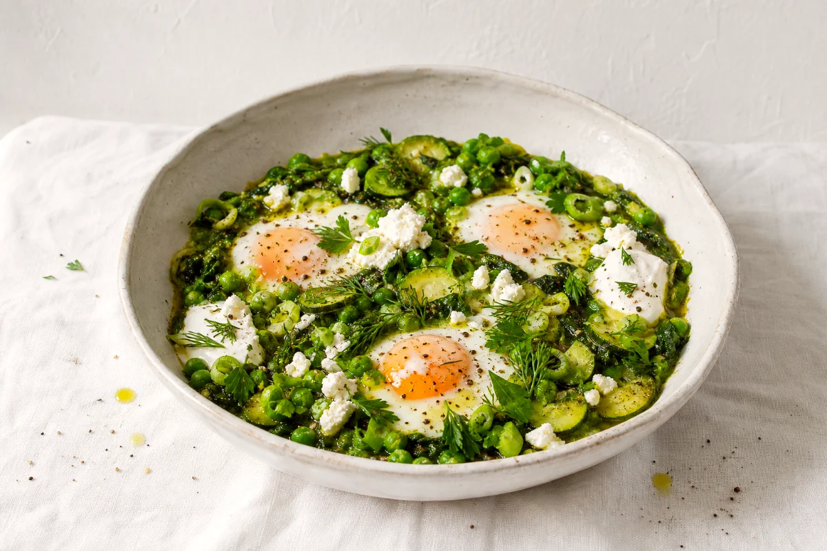 green-shakshuka-spinach-peas-feta-featured