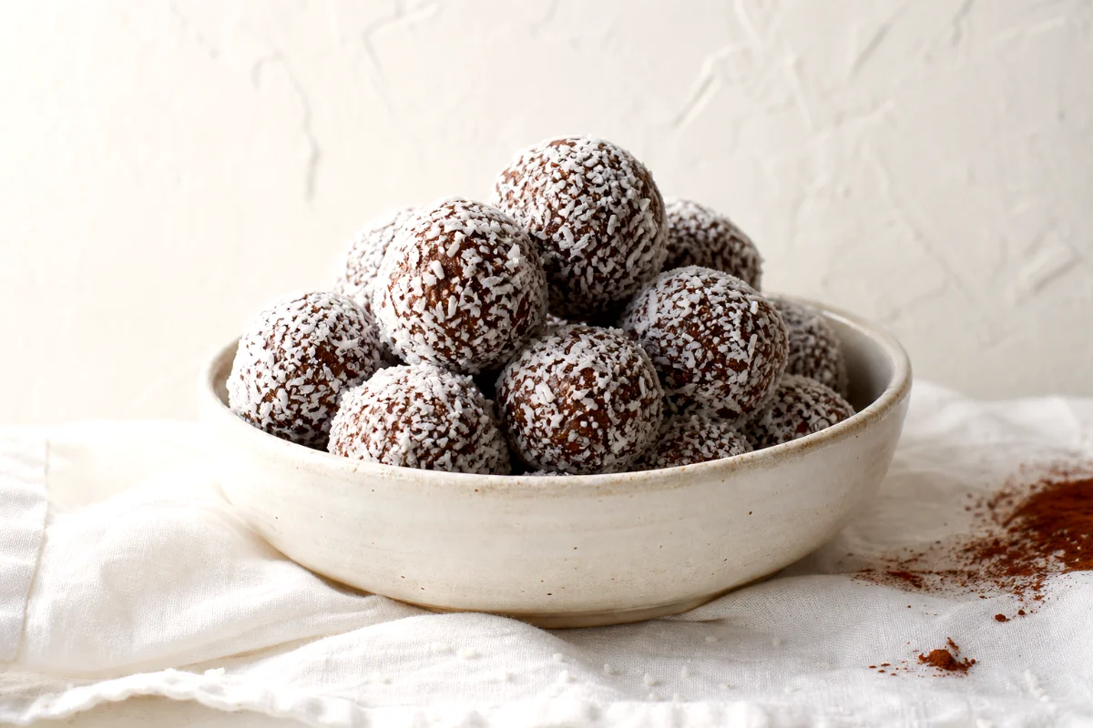 no-bake-chocolate-coconut-bites-featured