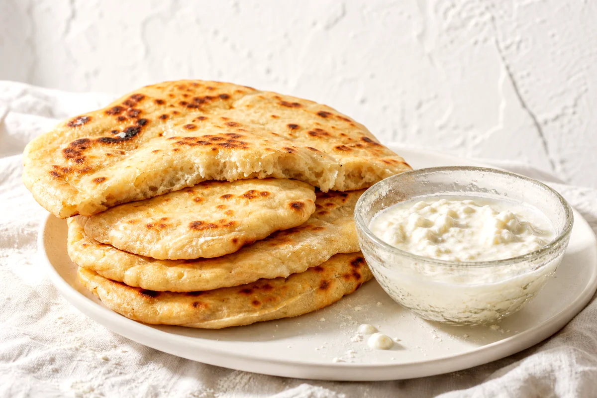 skillet-flatbread-garlic-yogurt-dip